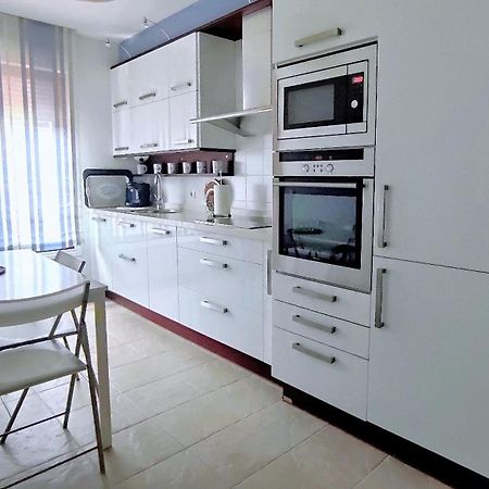 Rias Baixas En Ribeira Piso Centrico Con Parking Y Wifi Apartman Kültér fotó